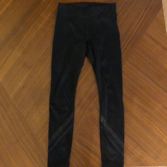 Tory Burch Pants - EUC Tory sport black chevron leggings size XS Tory Burch Pants - EUC Tory sport black chevron leggings size XS